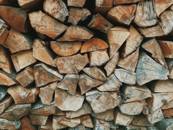 Buches de bois sec 25cm : la solution idéale pour votre chauffage