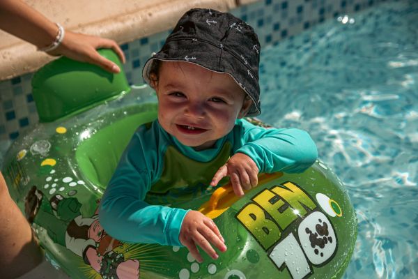 Découvrez la bouée siège bébé idéale pour l'été !