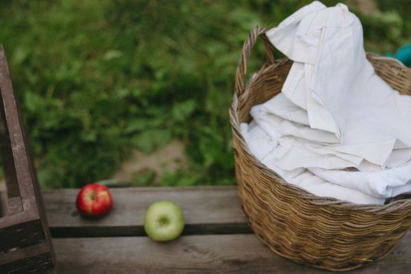 Découvrez les corbeilles à linge en osier pour un décor charmant
