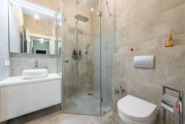 Installation de paroi de douche : erreurs courantes à éviter