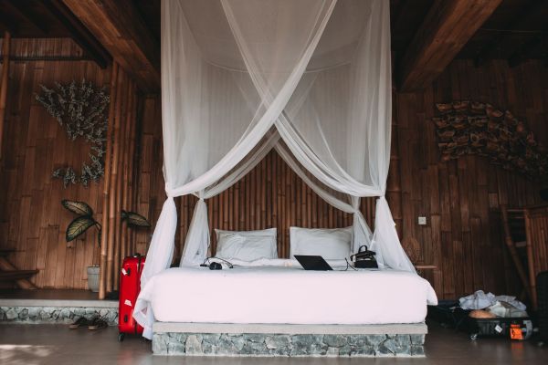 Protégez vos nuits d'été avec une moustiquaire de lit 2 places