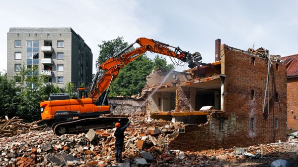 Travaux de rénovation : Démolition complète ou simple réparation ?